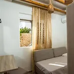 Errik Luxury House * فاليراكي
