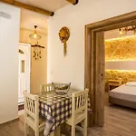 Errik Luxury House فاليراكي