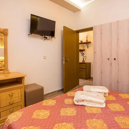 Errik Luxury House פליראקי