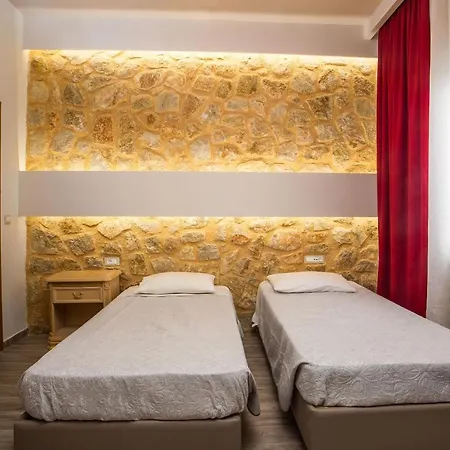 Errik Luxury House *